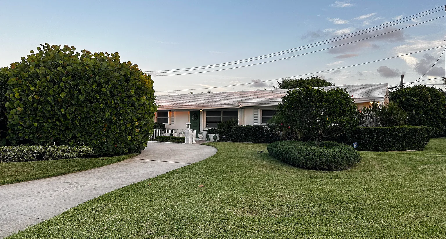 7990 W Lake Dr, Lake Clarke Shores, FL